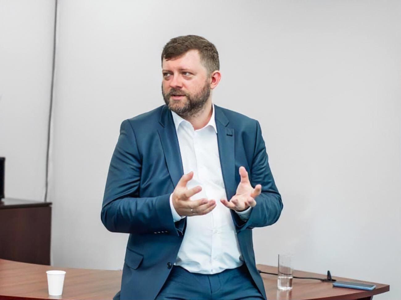 Корнієнко нагадав, що Верховна Рада продовжила дію закону "Про особливий порядок місцевого самоврядування в ОРДЛО" до 31 грудня 2020 року