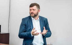 Корниенко напомнил, что Верховная Рада продлила действие закона "Об особом порядке местного самоуправления в ОРДЛО" до 31 декабря 2020 года