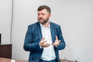 Корниенко напомнил, что Верховная Рада продлила действие закона "Об особом порядке местного самоуправления в ОРДЛО" до 31 декабря 2020 года