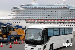 Автобус забрал 11 человек с Diamond Princess