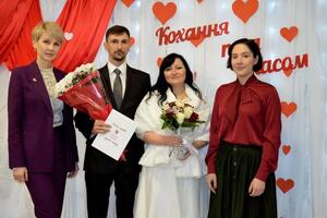 Зареєструвати шлюб 14 лютого захотіло 2 тис. українських пар