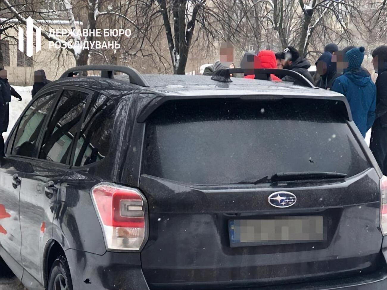 По автомобилю стреляли трижды