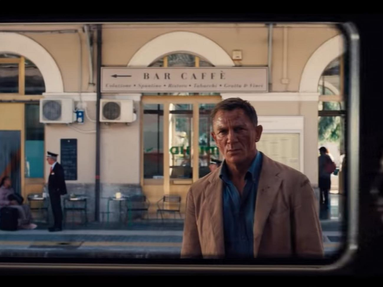 Дэниел Крейг исполняет главную роль