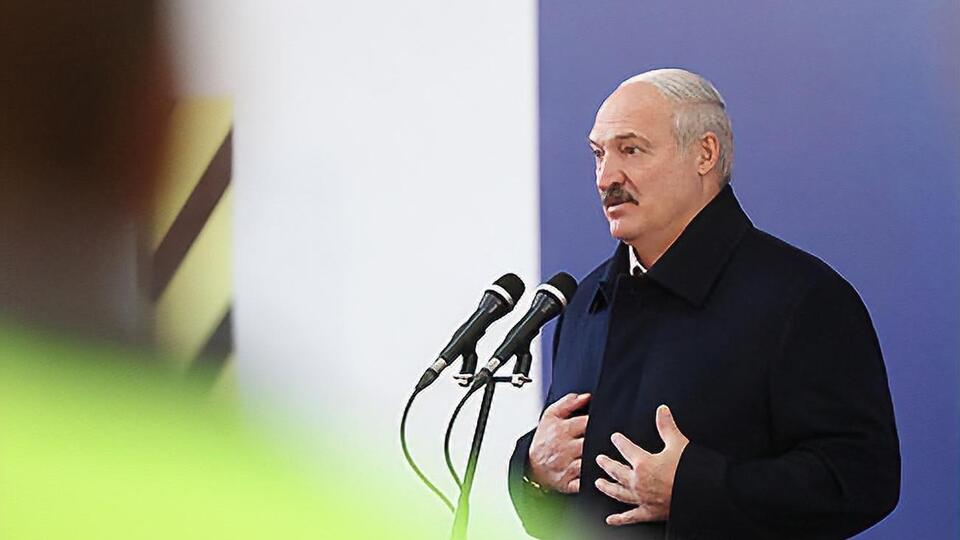 Лукашенко о БелАЭС: Россияне сорвали сроки, а там огромные штрафные санкции