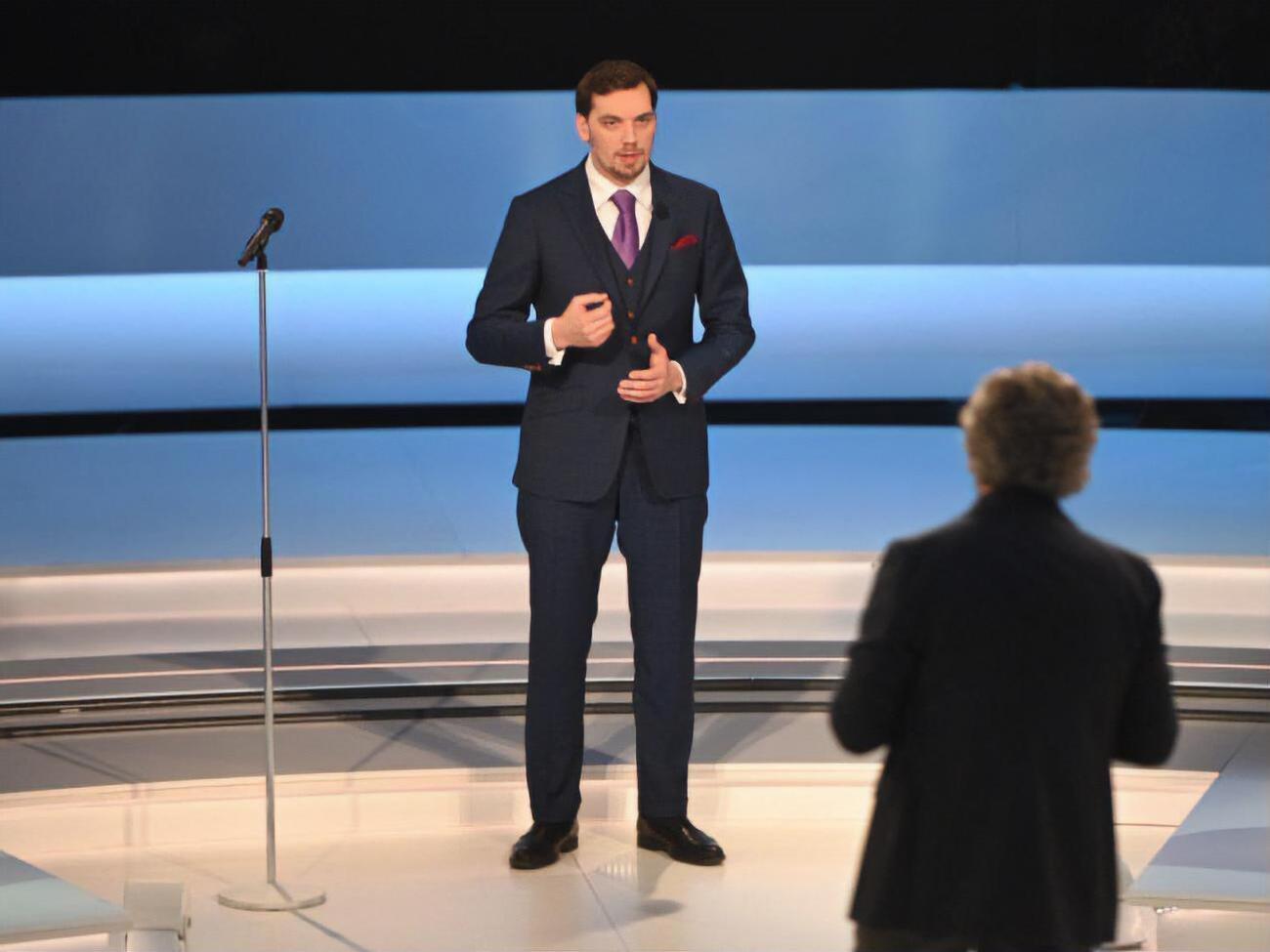 Гончарук: Правительство точно эвакуирует на следующей неделе людей, которые хотят вернуться в Украину