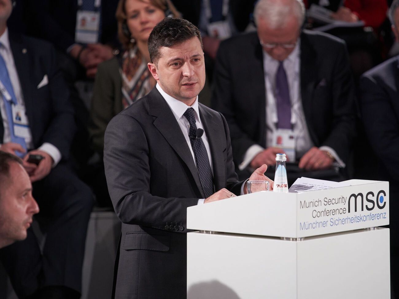 Зеленский:&nbsp;Мы точно знаем, что на Донбассе воцарится мир, а формулировка, которая мне не нравится, &ndash; "временно неподконтрольные территории" &ndash; навсегда исчезнет