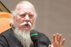 Протоієрей РПЦ Смирнов назвав жінок у цивільному шлюбі "безкоштовними повіями"