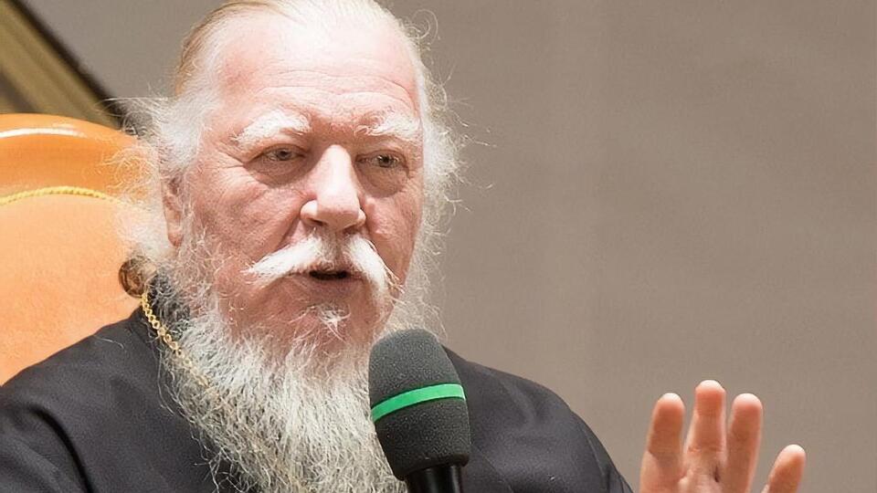 Протоієрей РПЦ Смирнов назвав жінок у цивільному шлюбі "безкоштовними повіями"