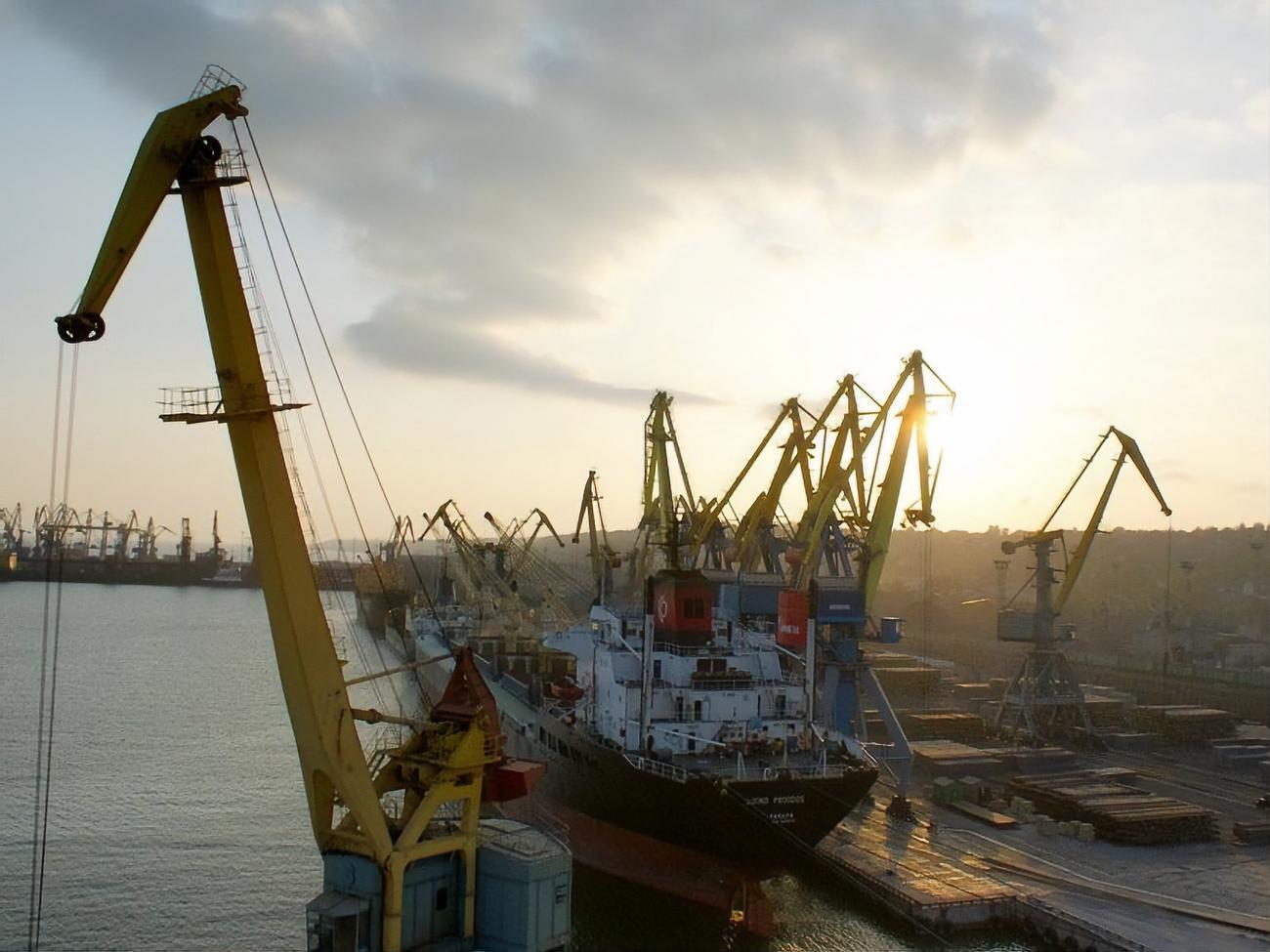 Перевалка грузов в морских портах побила рекорд