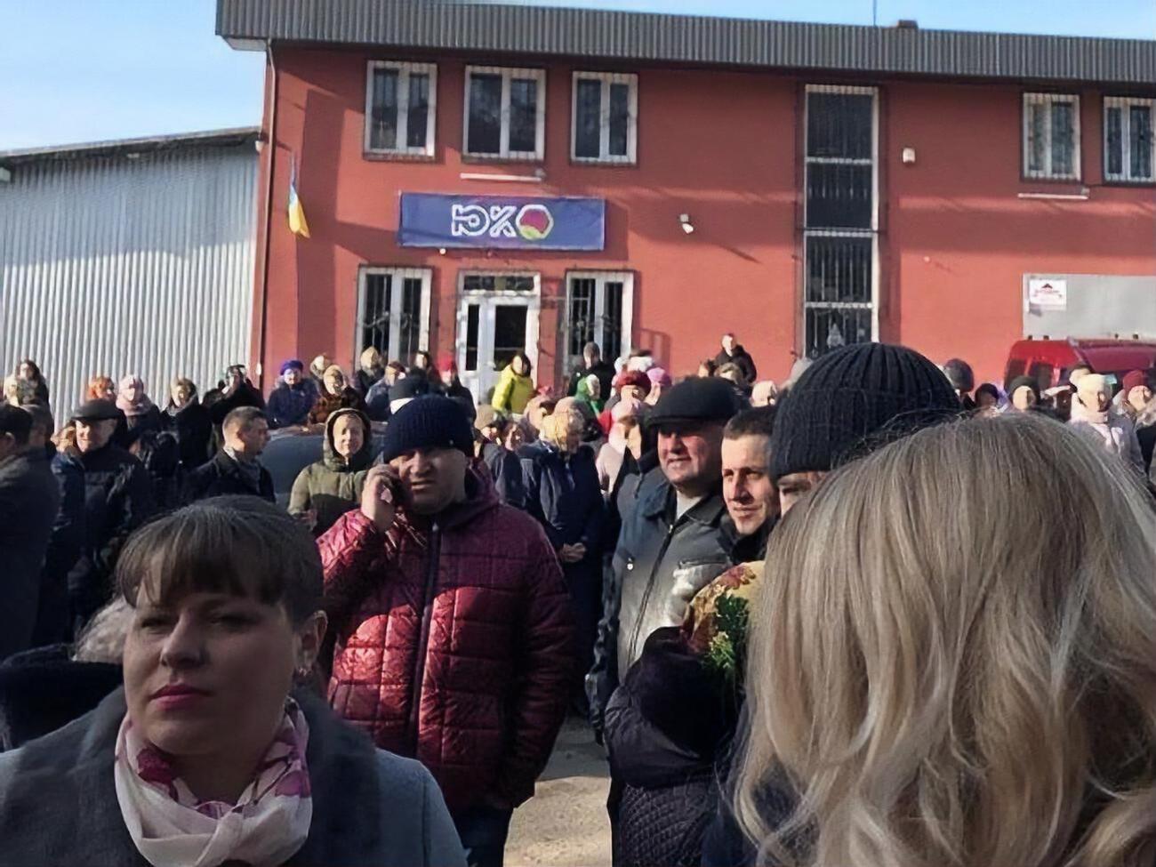 У Яворівській районній державній адміністрації закликали людей припинити паніку