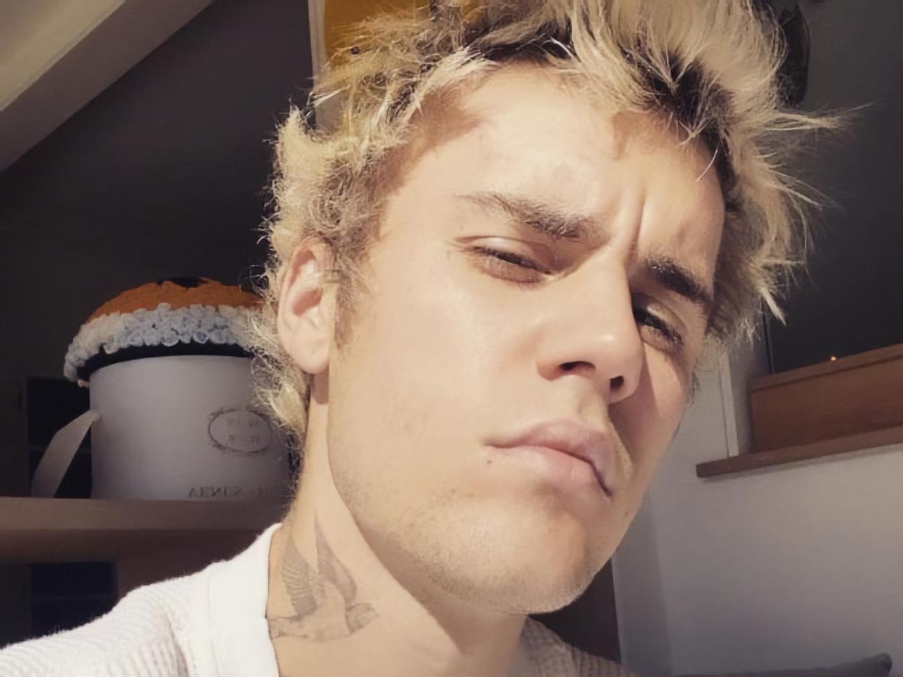 Джастін Бібер піддався на вмовляння і зголив вуса