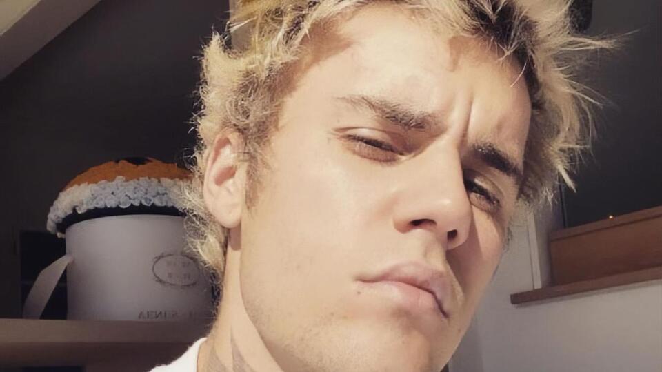 Джастин Бибер поддался на уговоры и сбрил усы