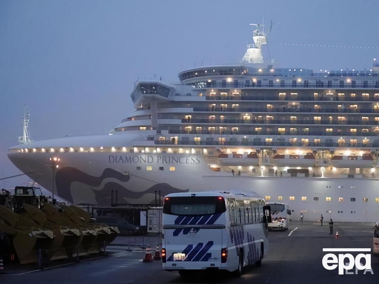 Загальна кількість захворілих на лайнері членів екіпажу і пасажирів сягнула 355