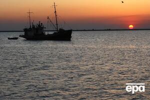 Украинских рыбаков задержали 15 февраля в Азовском море, на следующий день "суд" в аннексированном Крыму арестовал их на 10 суток