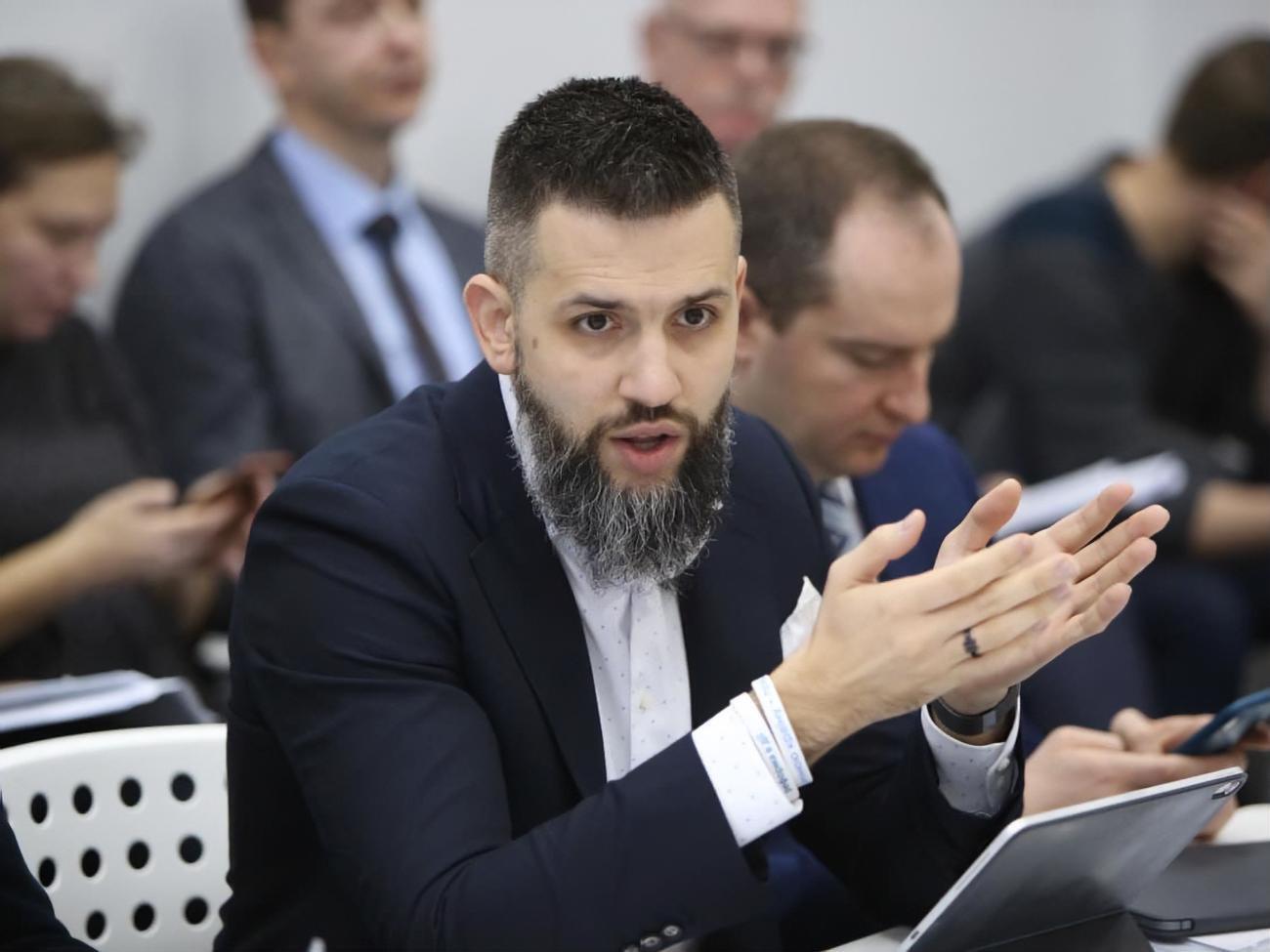 Нефьодов анонсировал повышение зарплат таможенникам в этом году