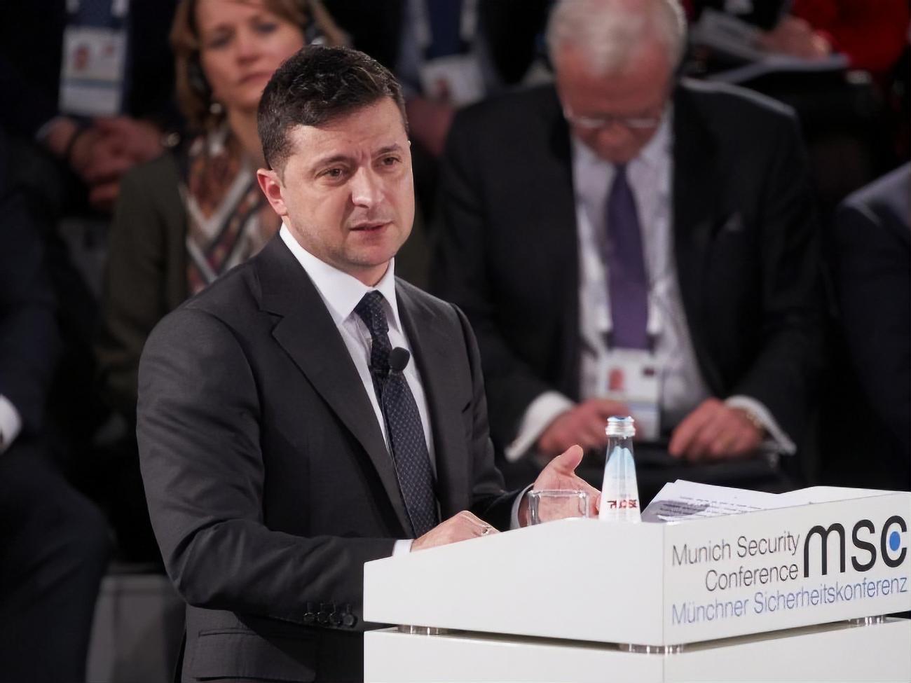 Зеленский: Дать отпор любым проявлениям вооруженной агрессии против Украины