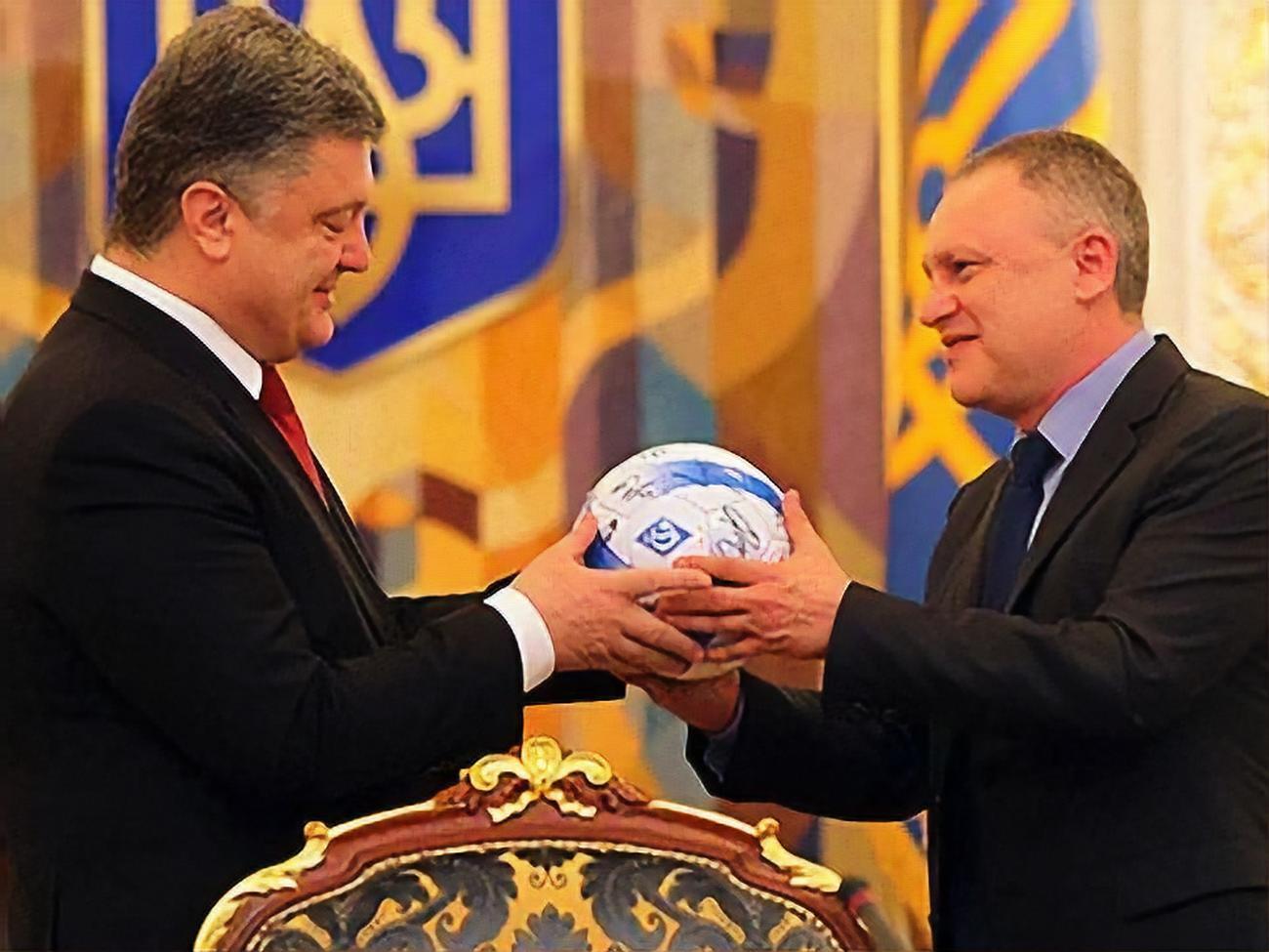 Суркис-младший (справа) хочет судиться с экс-президентом в Лондоне