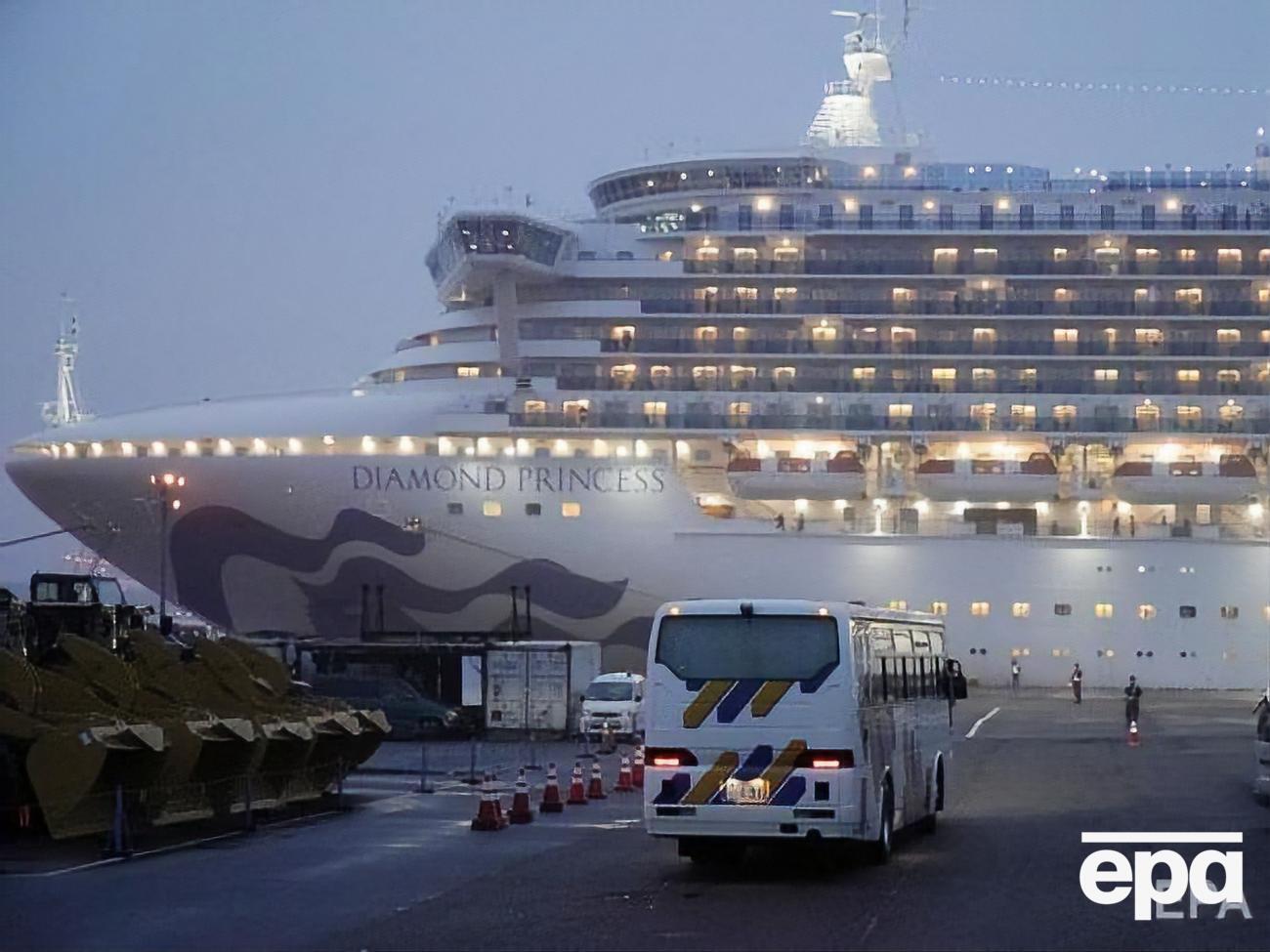 Своих граждан с судна забрали США