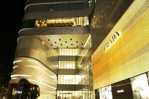 Prada в качестве меры предосторожности отменила модный показ в Японии