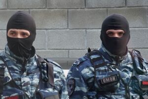 Російські силовики стверджують, що за адресами проживання підлітків виявлено саморобні вибухові пристрої та компоненти до них