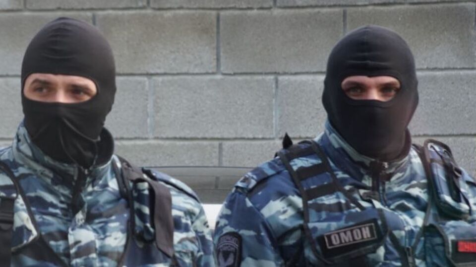 Российские силовики утверждают, что по адресам проживания подростков обнаружены самодельные взрывные устройства и компоненты к ним