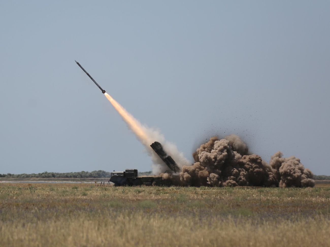 Залп однієї установки "Вільха" &ndash; 12 ракет
