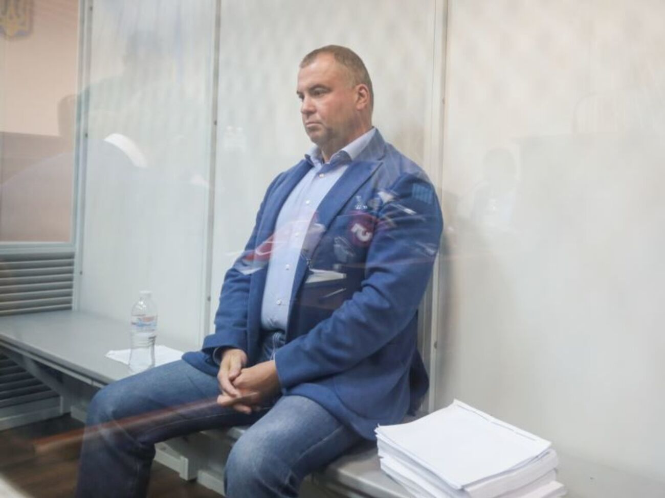 Гладковский сдал загранпаспорта