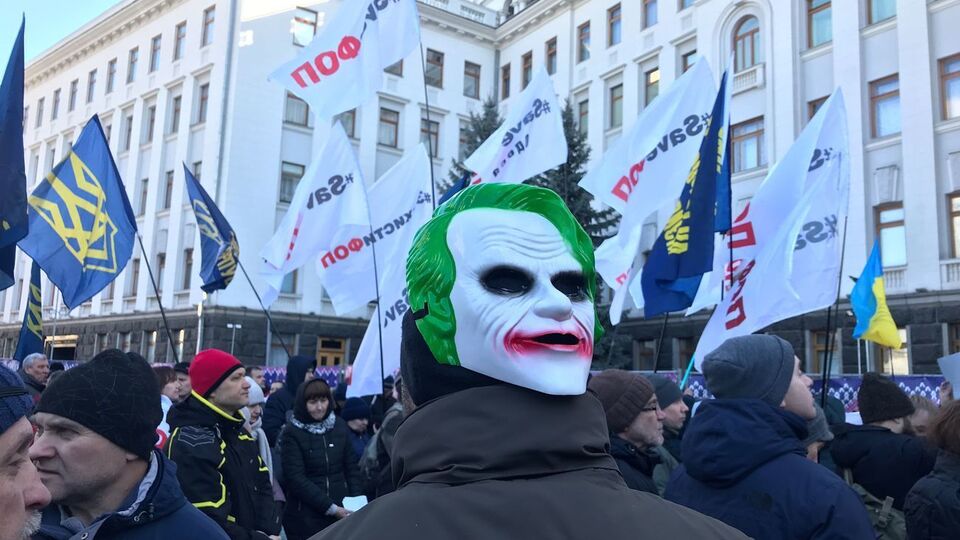 Акции проходят возле Офиса президента