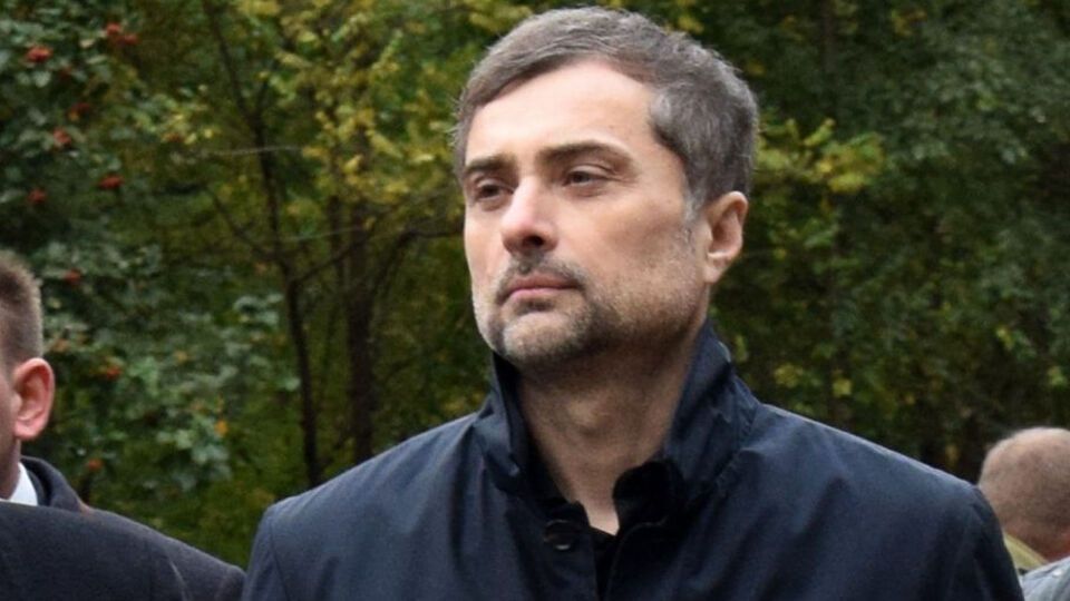 18 лютого Путін звільнив Суркова