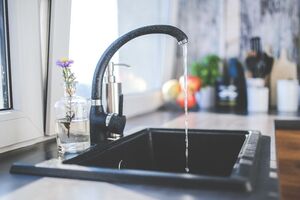 Представители "ЛНР" оплатили Украине воду 58 тоннами копеек