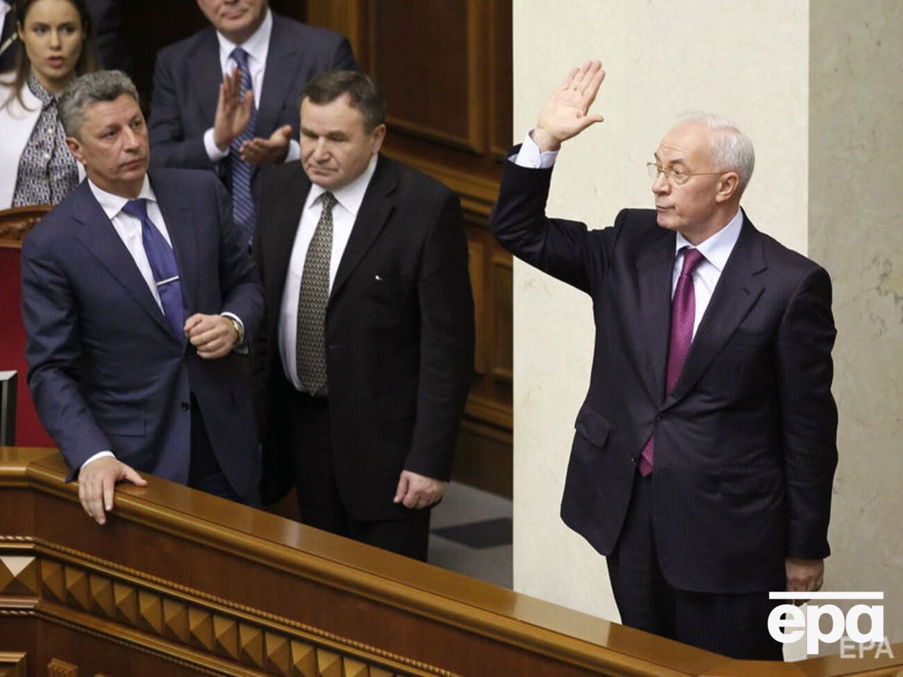 Азаров с февраля 2014 года скрывается в России. Он шесть лет находится под санкциями Евросоюза