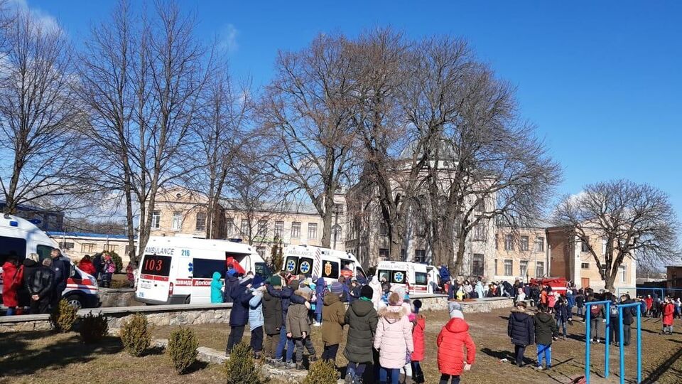 Учебный процесс на сегодня приостановлен, сообщили в полиции