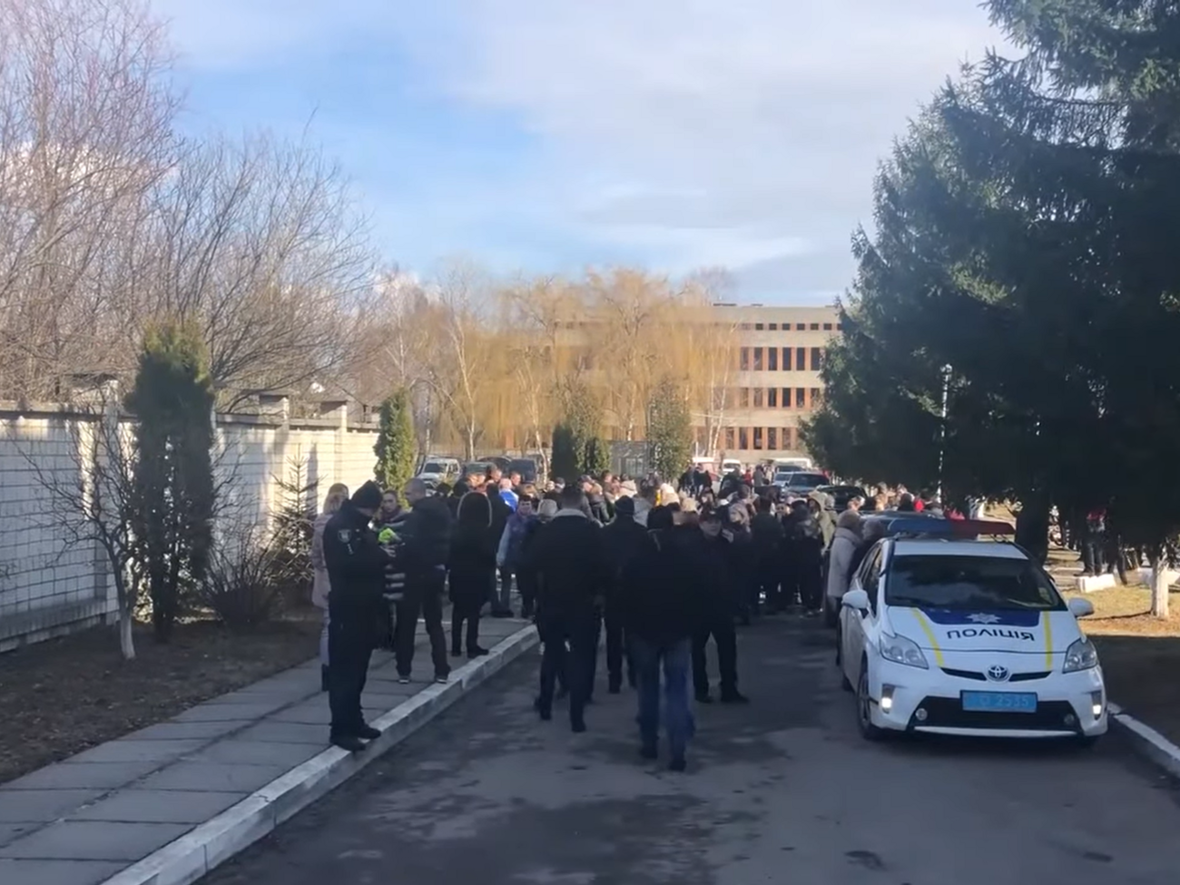 Медики заявили, що змушені вдатися до крайніх заходів, щоб не допустити закриття госпіталю на карантин