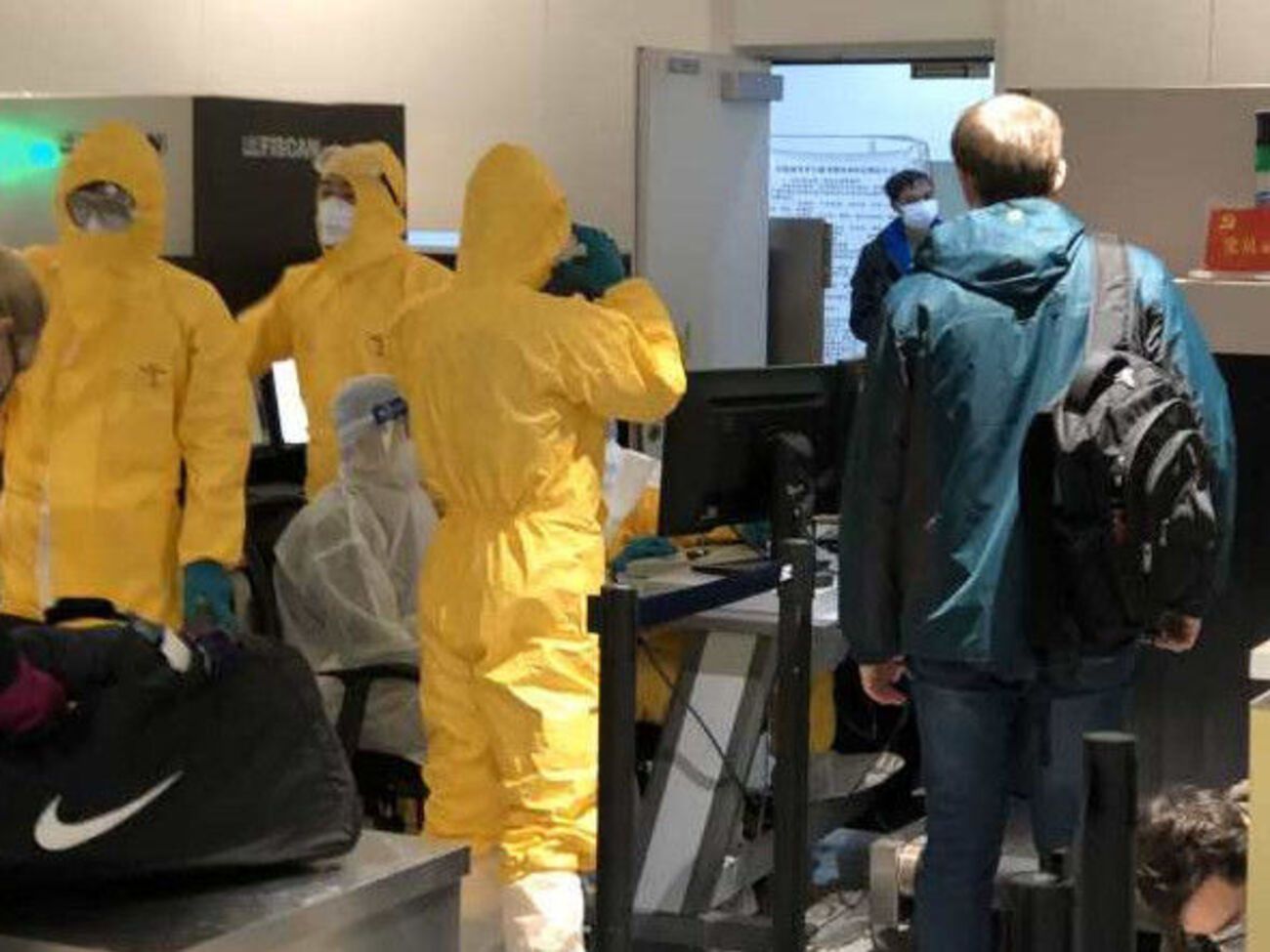 В эти минуты завершается прохождение третьего санитарного кордона, сообщил Заяц