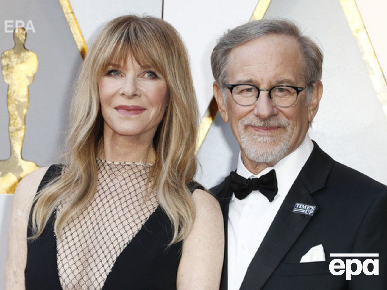 По словам Микаэлы, приемные родители Стивен Спилберг и Кейт Кэпшоу были "заинтригованы" новостью