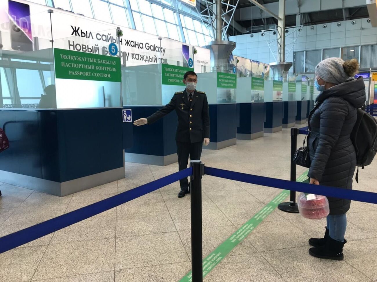 В аэропорту Алматы должны сойти двое пассажиров