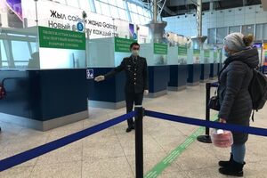 В аэропорту Алматы должны сойти двое пассажиров