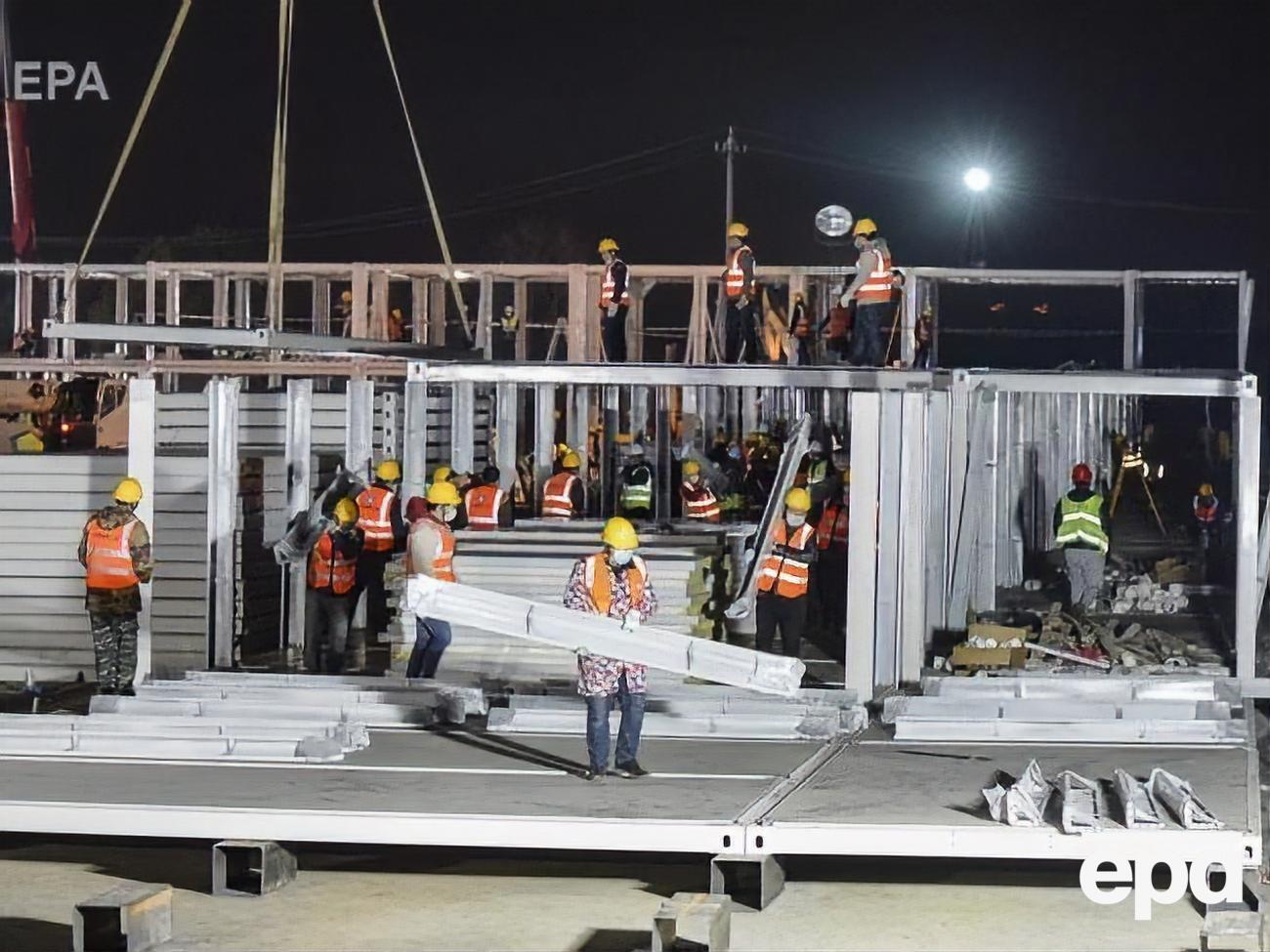 Больницу в Ухане достроили