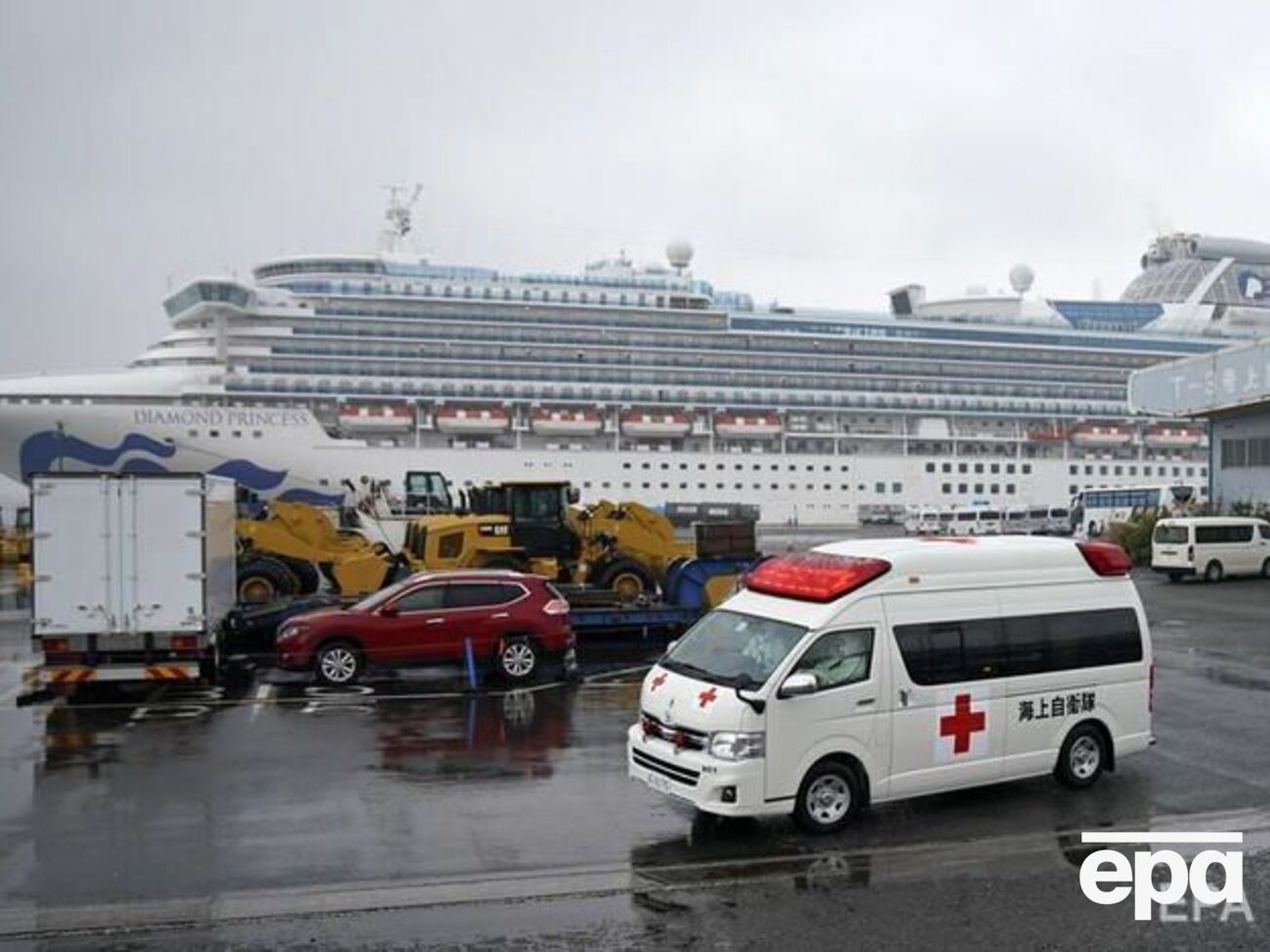 19 февраля с борта лайнера сошла первая группа пассажиров