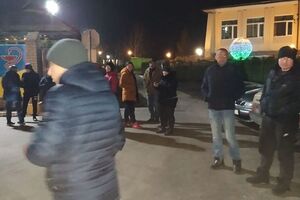 Всего на пикете присутствовало около 100 человек