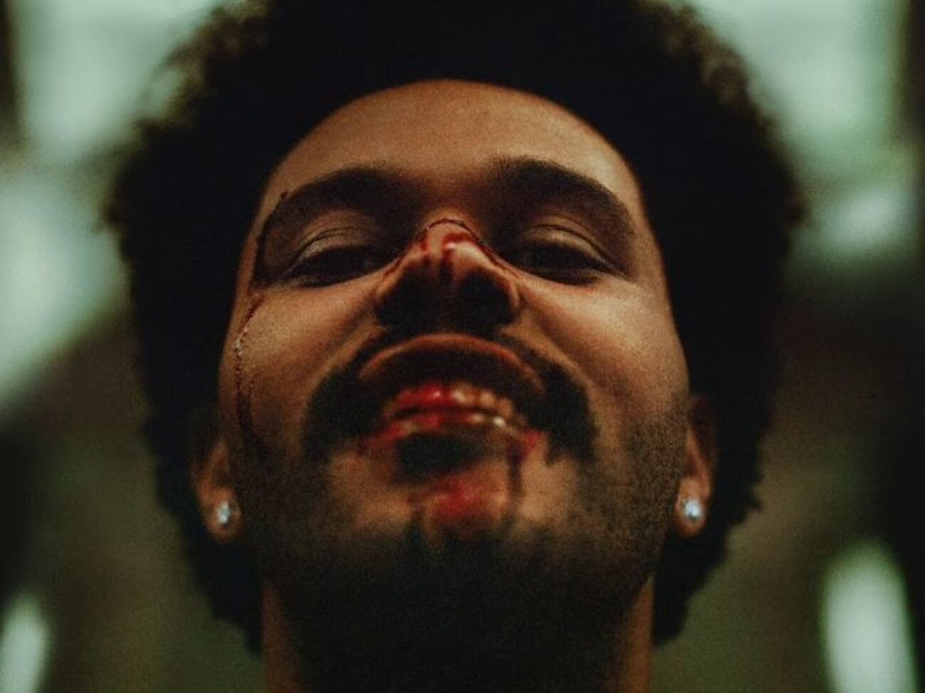 Трек The Weeknd супроводив знімком свого закривавленого обличчя