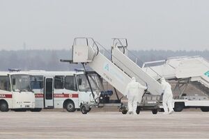 Самолет уже приземлился