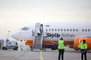 Самолет отправили на санитарную стоянку, сообщили в Минздраве