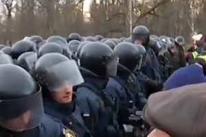 На акцію протесту прийшло кілька сотень людей