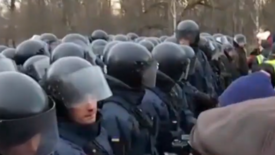На акцию протеста пришло несколько сотен человек