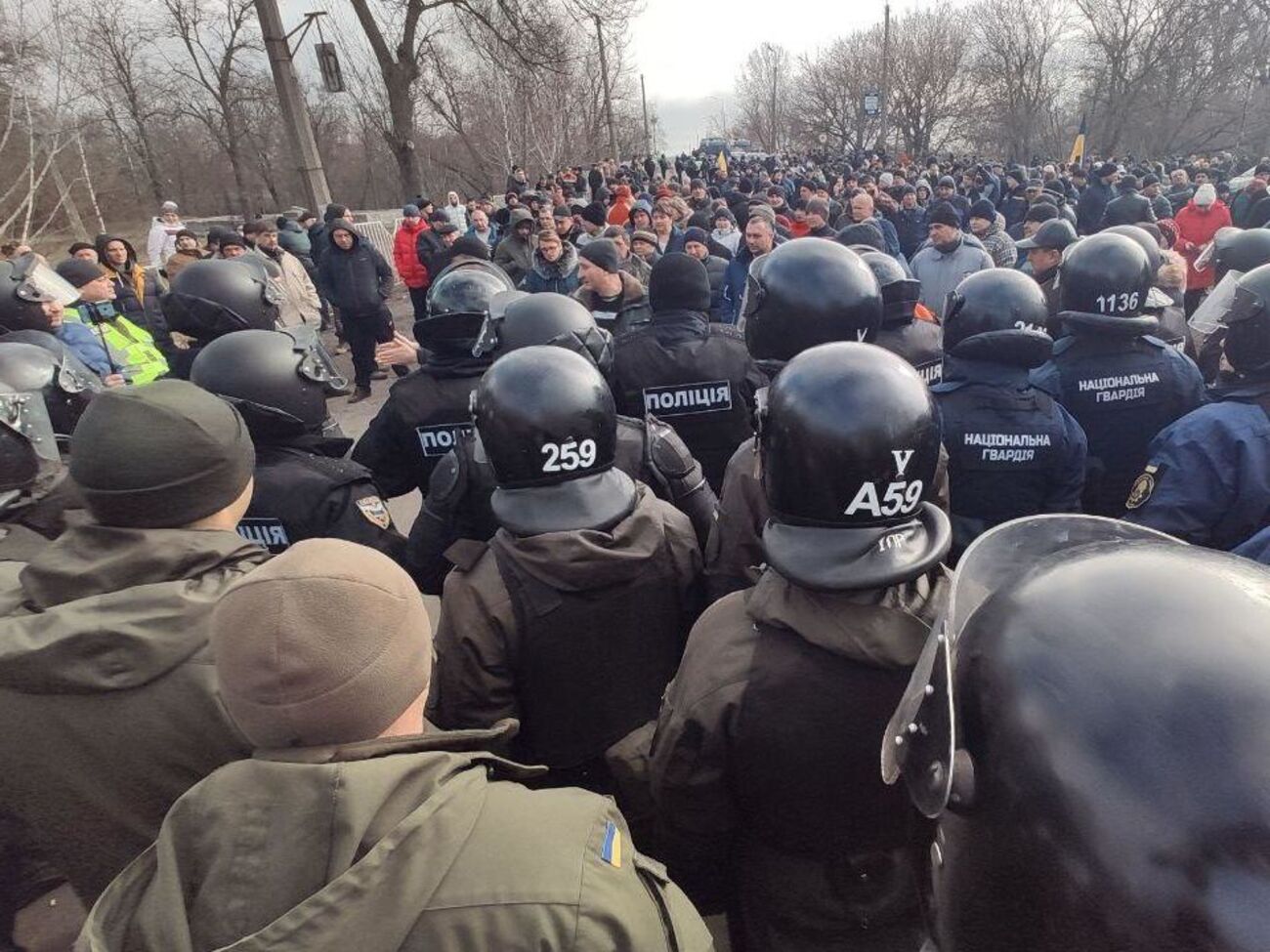 У Нових Санжарах протестують проти поселення евакуйованих у санаторії на території населеного пункту