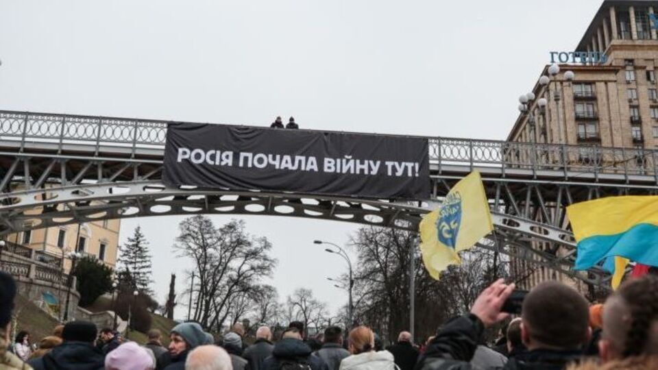 Банер вивісили на алеї Героїв Небесної сотні