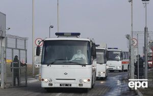 Автобусы с эвакуированными украинцами и иностранцами покидают аэропорт Харькова