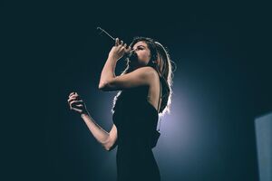 За час с момента публикации трек прослушали почти 350 тыс. пользователей YouTube