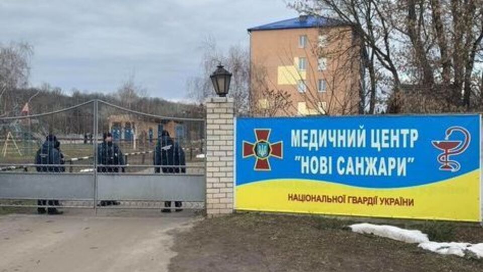 Цілодобово санаторій охороняють 200 поліцейських і нацгвардійців